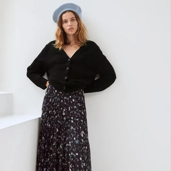 Aritzia cashmere cardigan - Picture 4 of 7